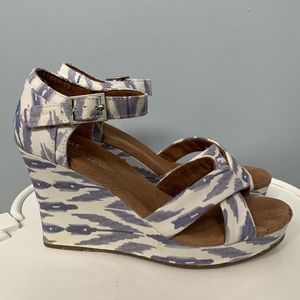 TOMS Wedges w/ Ikat Pattern - Size 8.5